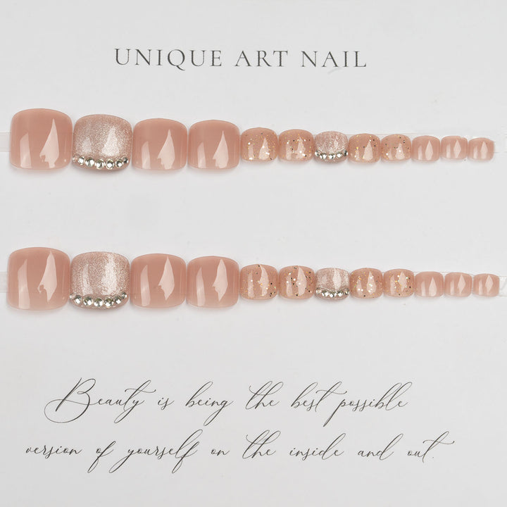 Glamouröse Strass-Nagelkunst