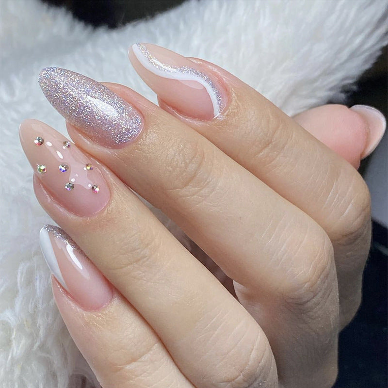 Glamouröse Glitzer Stiletto Nagelkunst Karnz