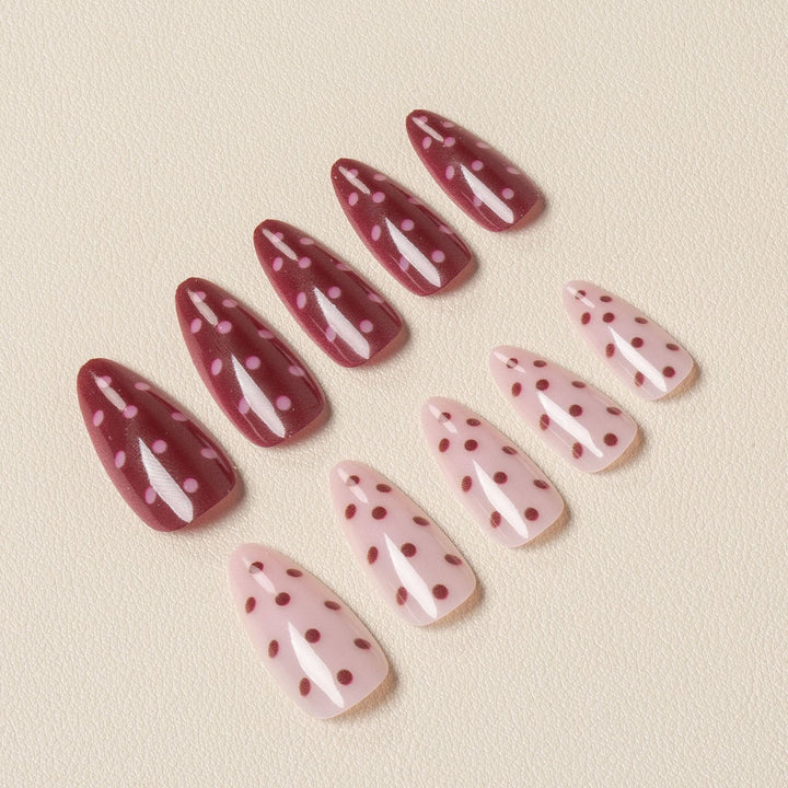 Elegante Stiletto Press-On Nagelkunst