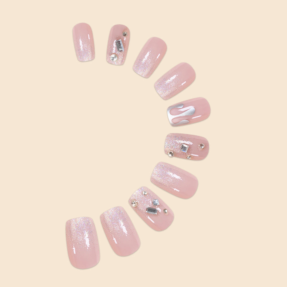 Glitzerndes Nagelkunstdesign