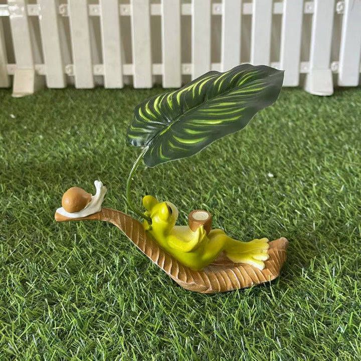 Lustige Froschfigur mit Blatt Deko Karnz