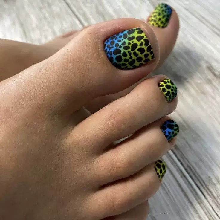 Fußnagelkunst-Set mit kreativen Tiermuster-Akzenten Karnz