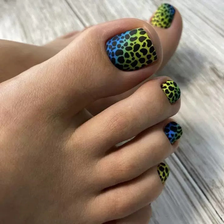 Fußnagelkunst-Set mit kreativen Tiermuster-Akzenten Karnz