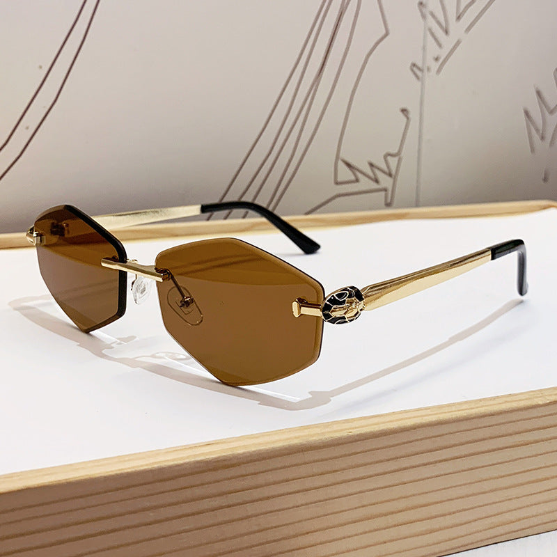 Damen Designer Sonnenbrille mit hexagonalem Rahmen und goldenen Akzenten Karnz