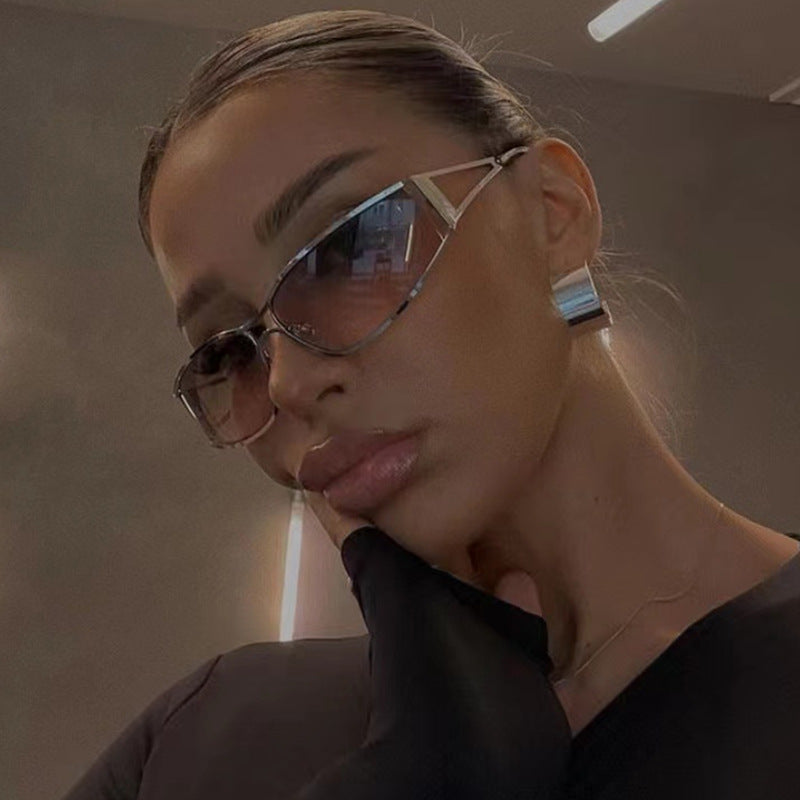 Damen sportliche Sonnenbrille mit modernem Rahmen Karnz