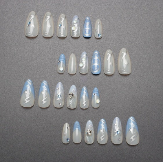 Künstlerische Stiletto-Nagelkunst-Erweiterungen Karnz