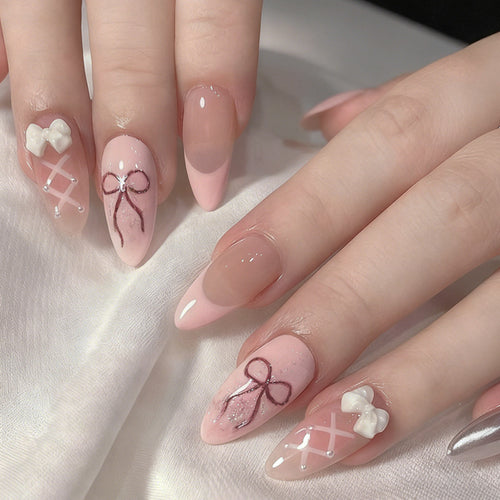 Kunstnagelset mit romantischen Schleifen- und Blumenverzierungen Karnz