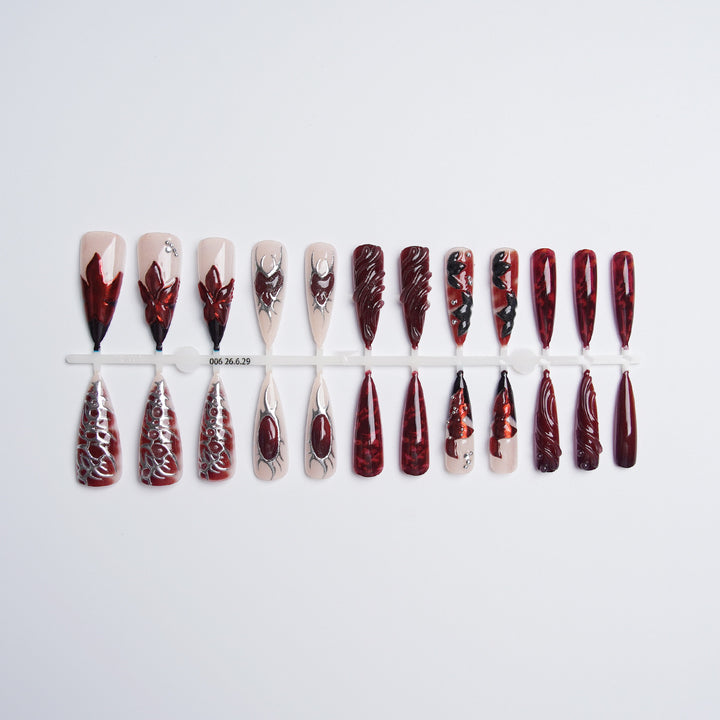 Kunstnagelset mit kunstvollen Designs Karnz