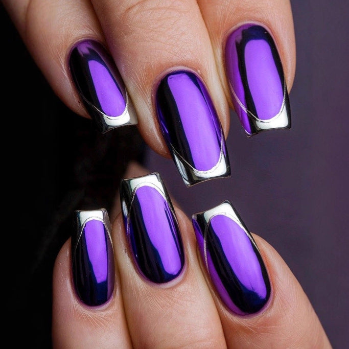 Kunstnägel mit Glänzendem Metallic-Finish Karnz