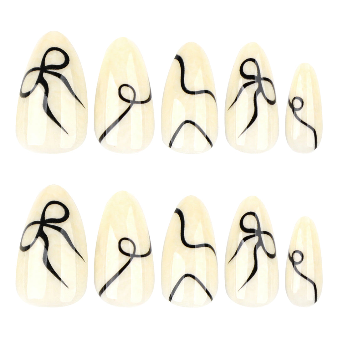 Kunstvolle Stiletto-Nägel mit elegantem Design und kreativen Details Karnz
