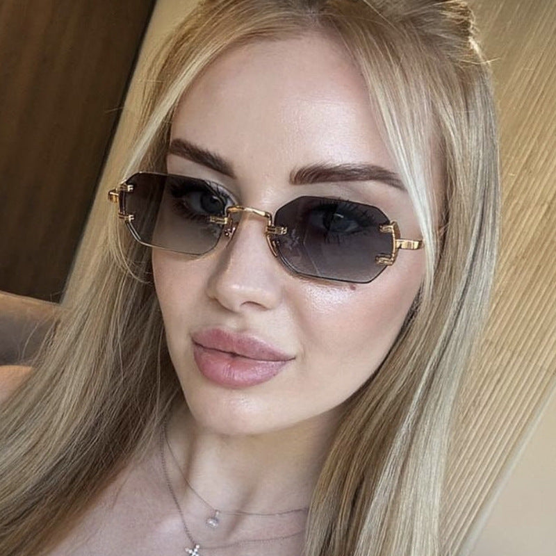 Damen geometrische Sonnenbrille mit luxuriösem Metallgestell und schützendem UV-Filter Karnz