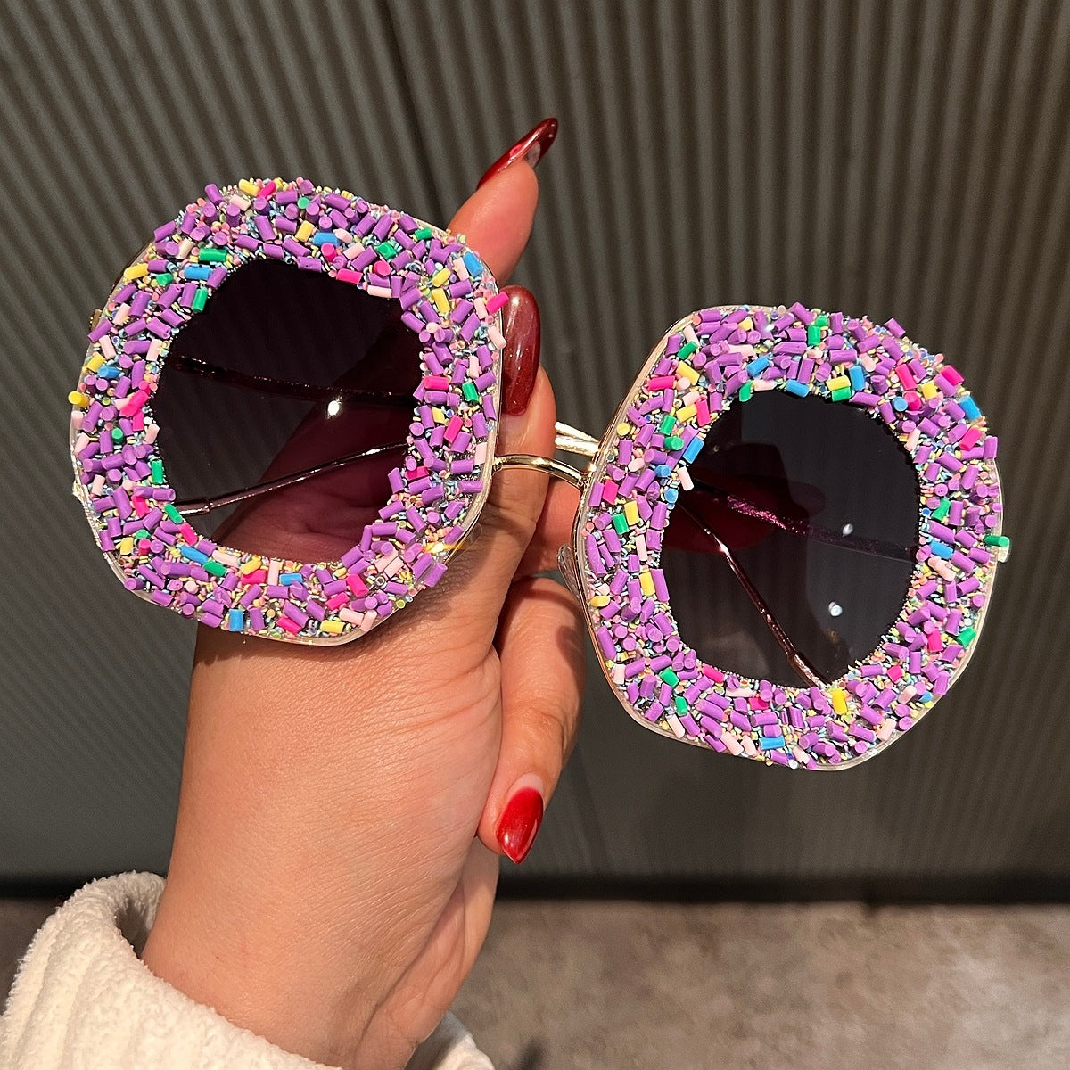 Damen Fashion-Sonnenbrille mit kreativen Strukturen und bunten Akzenten Karnz