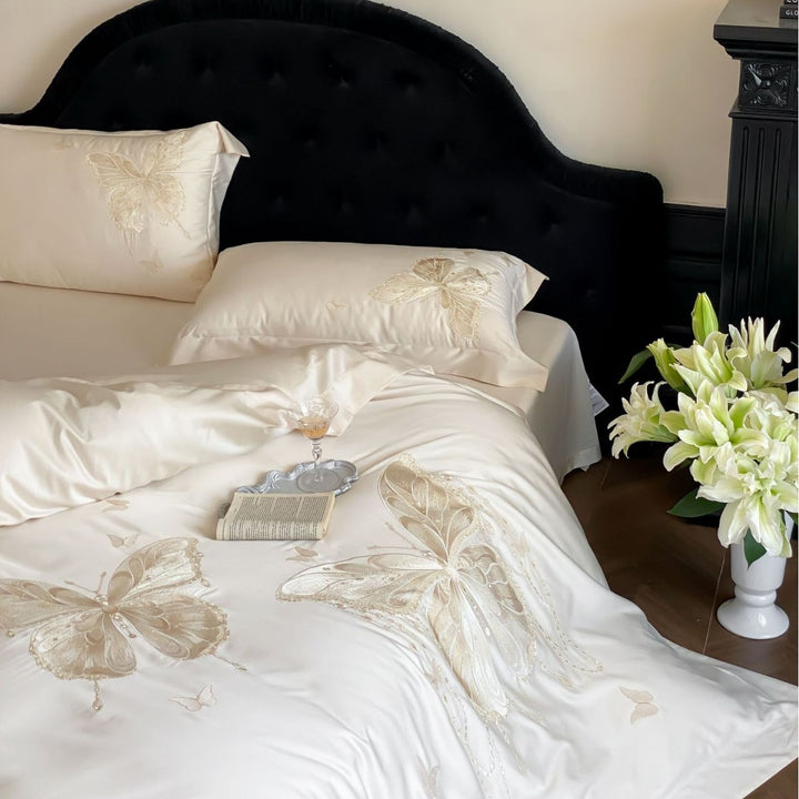 Luxuriöses Satin-Bettwäscheset mit bestickten Schmetterlingsmotiven und seidig-glänzendem Finish