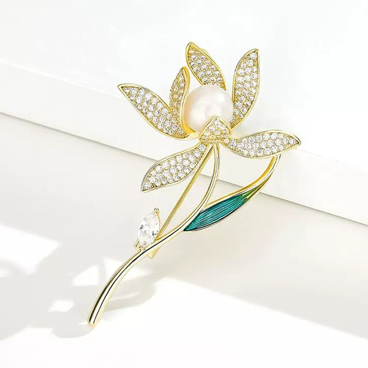 Exquisite Blumenbrosche Karnz