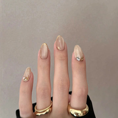 Elegante glänzende Press-On-Nagelset mit goldenen Akzenten Karnz