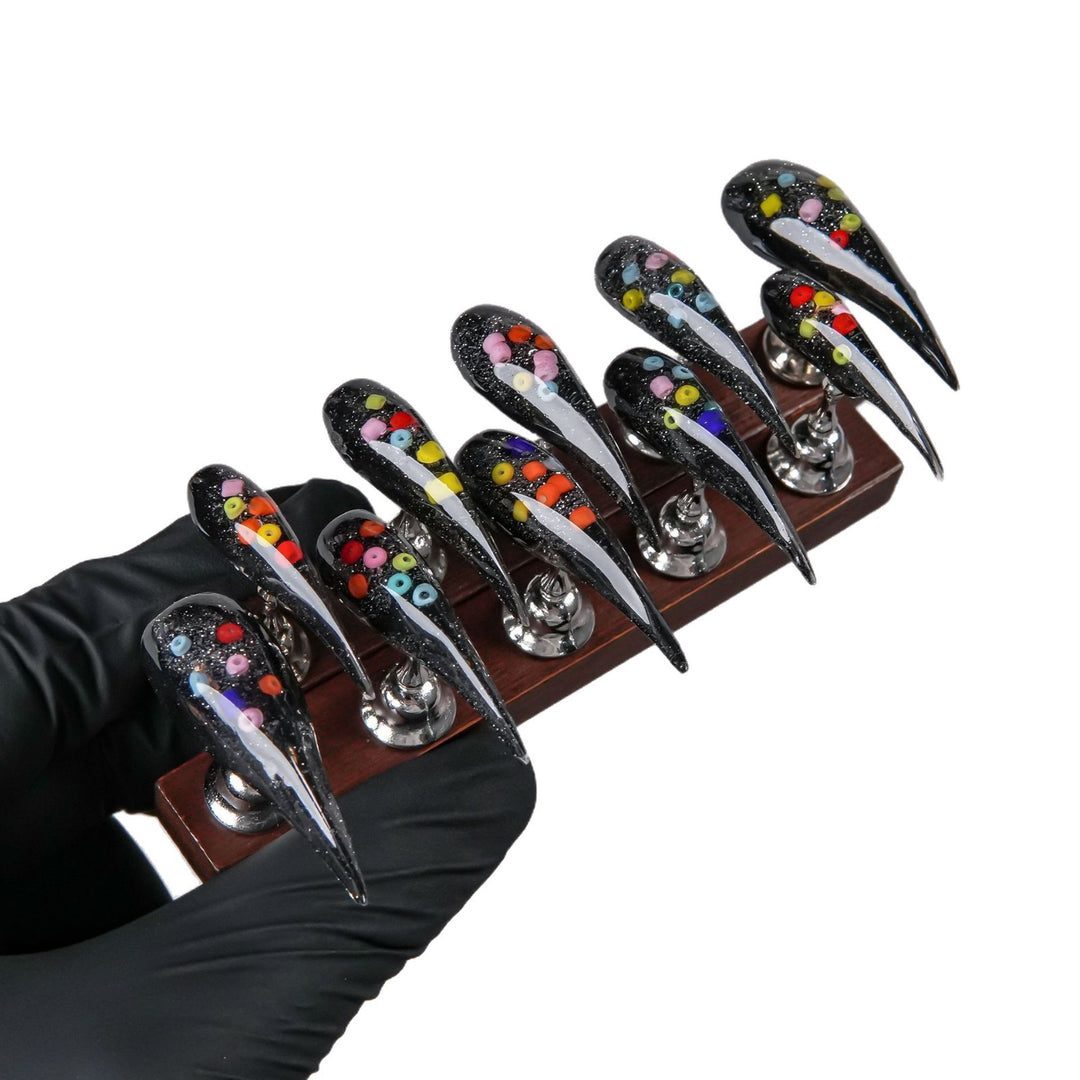 Dekorative Stiletto Press-On Nagelverbesserungen