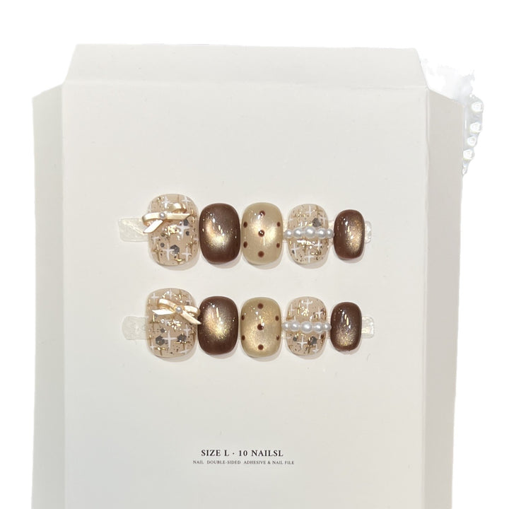 Kreatives Press-On Nagelkunst-Set mit elegantem Design