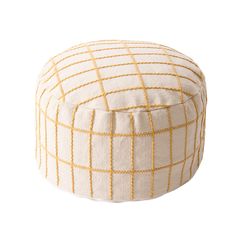 Runde Sitzpouf mit gestricktem Karo-Bezug und formstabilem Innenkern Karnz