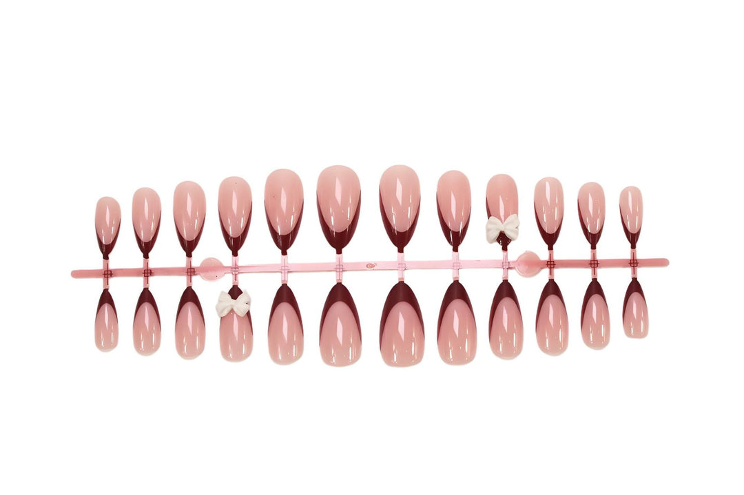 Kunstnagelset mit elegantem Spitzen-Design und romantischen Schleifen Karnz