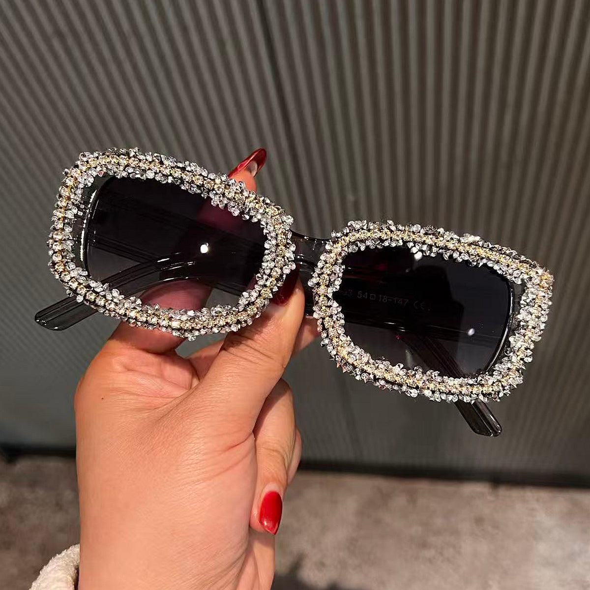 Damen Sonnenbrille mit luxuriösem Kristallrahmen Karnz