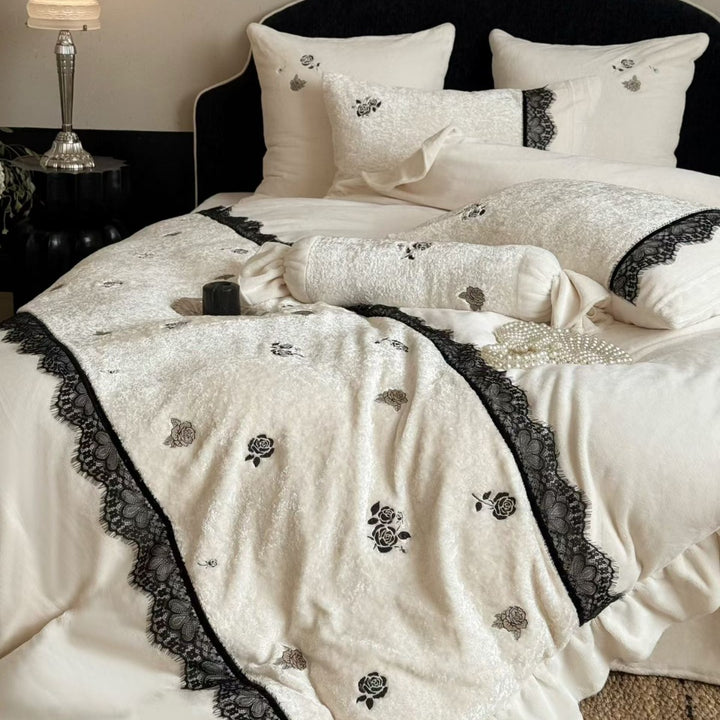 Wendbares Microfleece- und Samt-Bettwäsche-Set mit Rosenstickerei und Spitzenapplikation