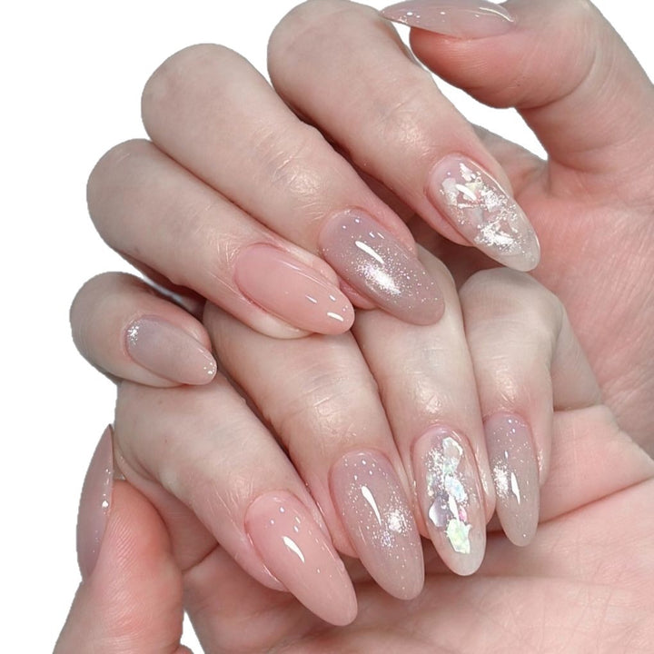 Elegante mandelförmige Nagelverlängerungen