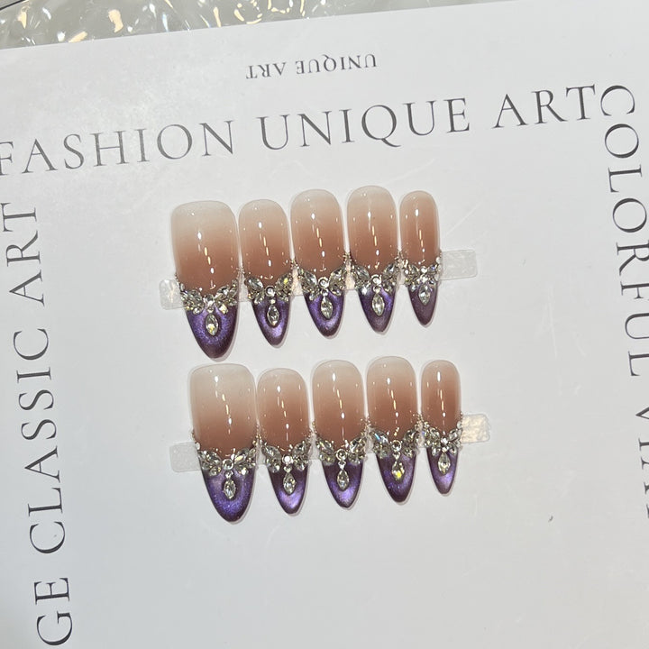 Elegantes Stiletto Press-On Nagelset mit Edelsteinverzierungen Karnz