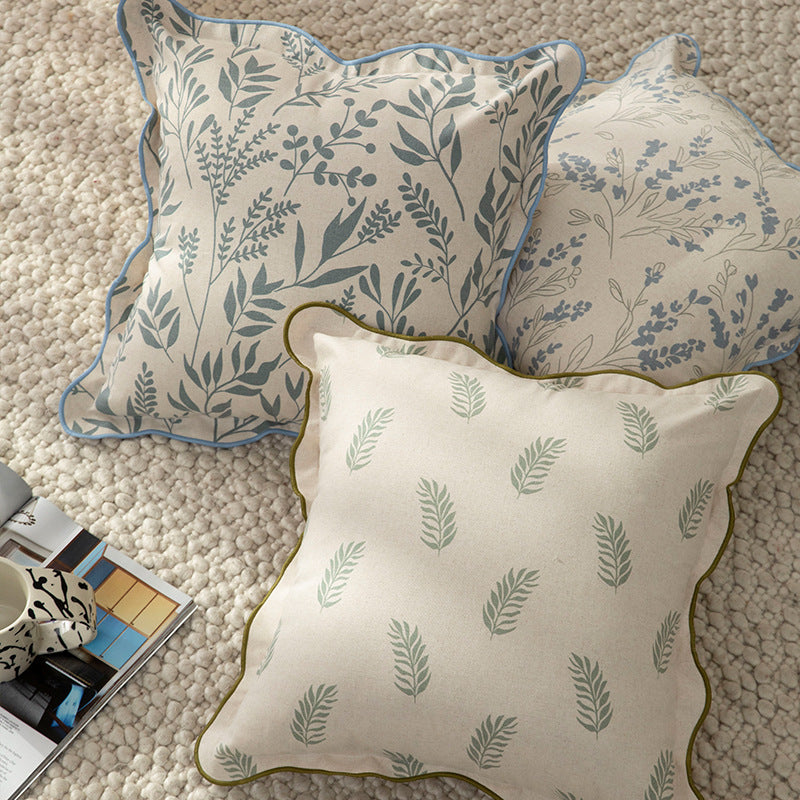 Quadratischer Zierkissenbezug mit gewellter Kante und botanischem Print Karnz