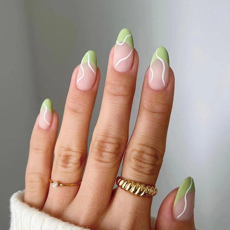Elegante Kunstnägel mit floralem und modernem Design Karnz