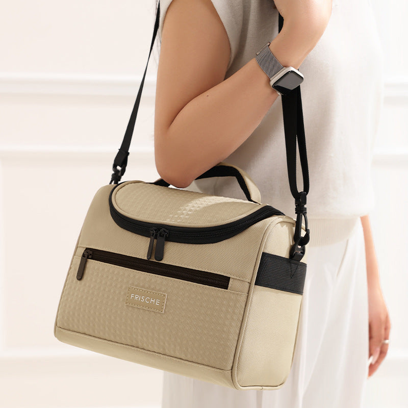 Isolierte Lunchbox Karnz