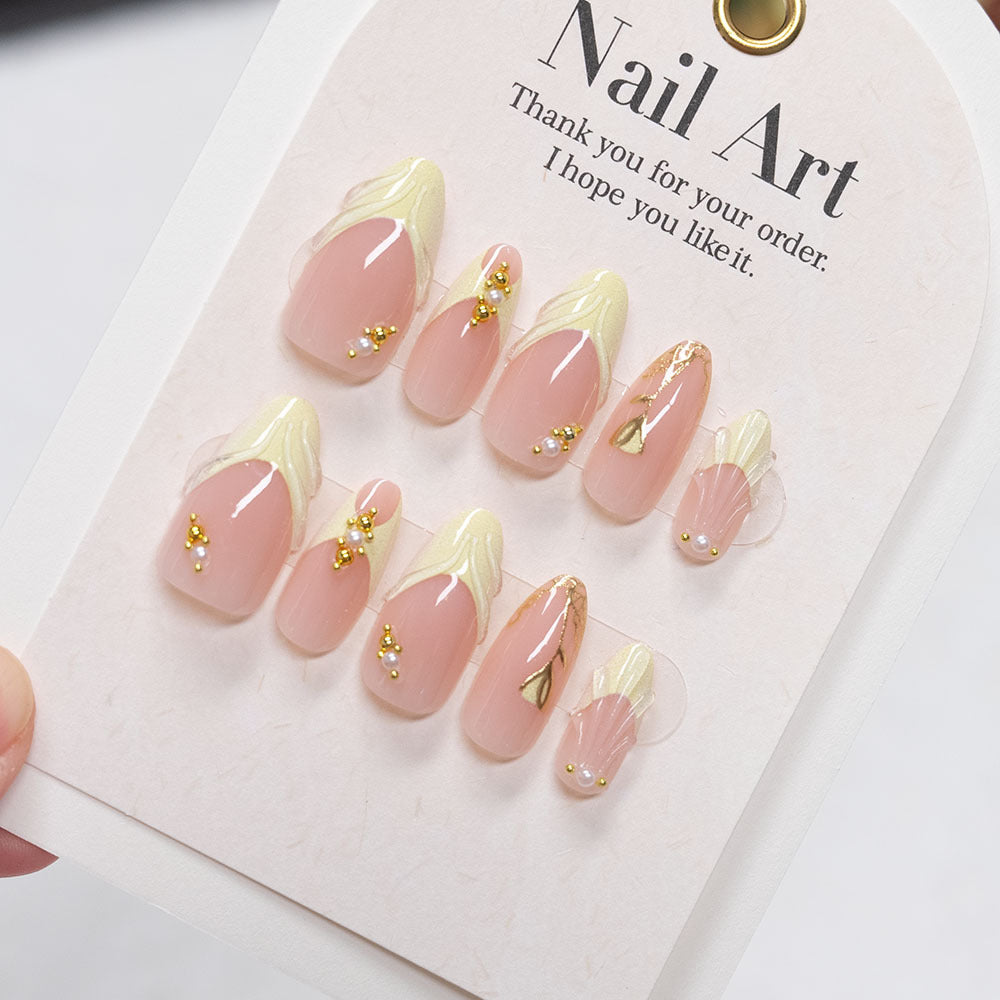 Luxuriöses blumeninspiriertes Acrylnageldesign