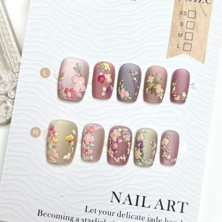 Blumenverzierte Press-On Nail-Kollektion