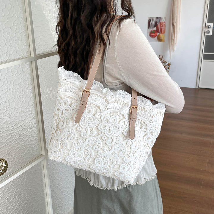 Elegante Tasche mit Spitzen-Detail
