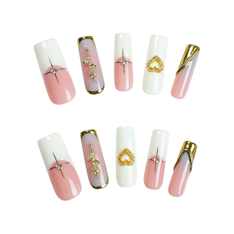 Kunstnagelset mit glamourösen Verzierungen Karnz