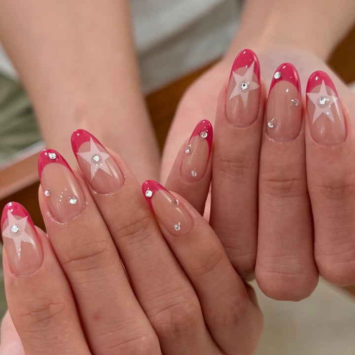 Elegantes Press-On-Nageldesign mit Stern- und Strassakzenten Karnz