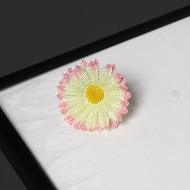 Elegante Stoff Margeritenblume Brosche für dekorativen Gebrauch