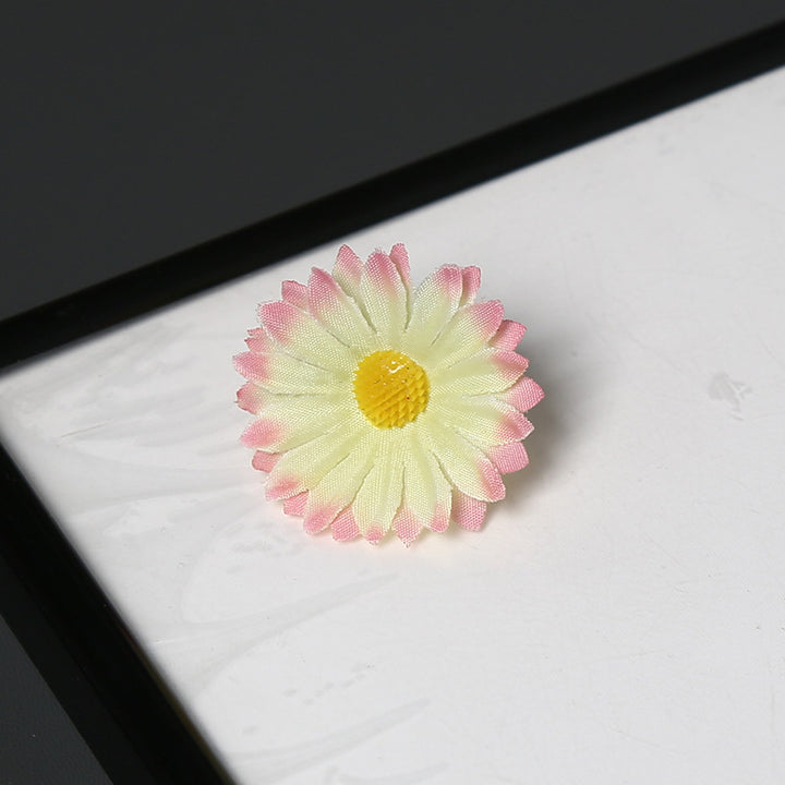 Elegante Stoff Margeritenblume Brosche für dekorativen Gebrauch