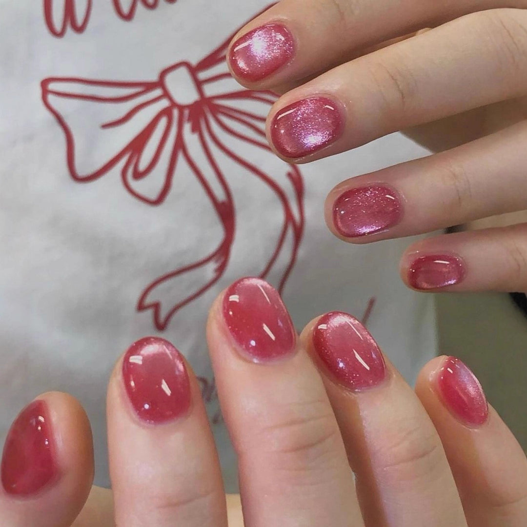 Kunstnägel mit Polka-Dots Karnz