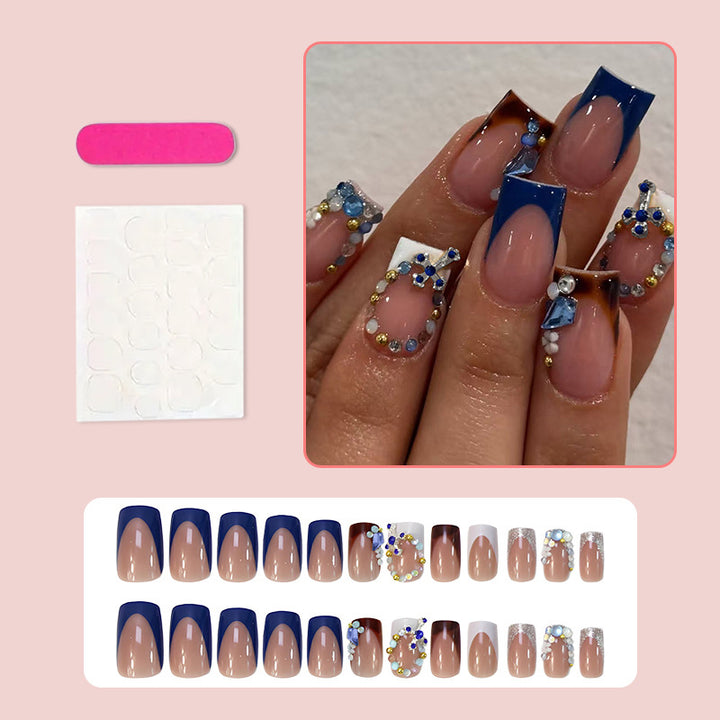 Kunstnagelset mit eleganten Steinverzierungen und modernen Akzenten Karnz