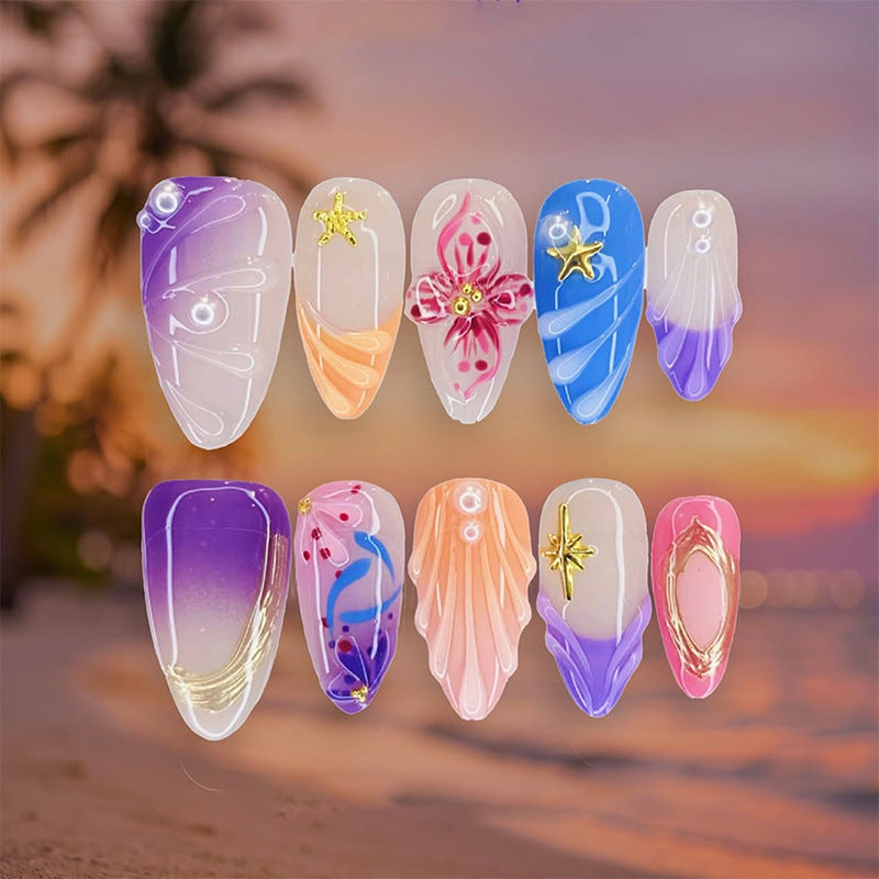Kreatives Kunstnagel-Set mit floralen und glamourösen Verzierungen Karnz