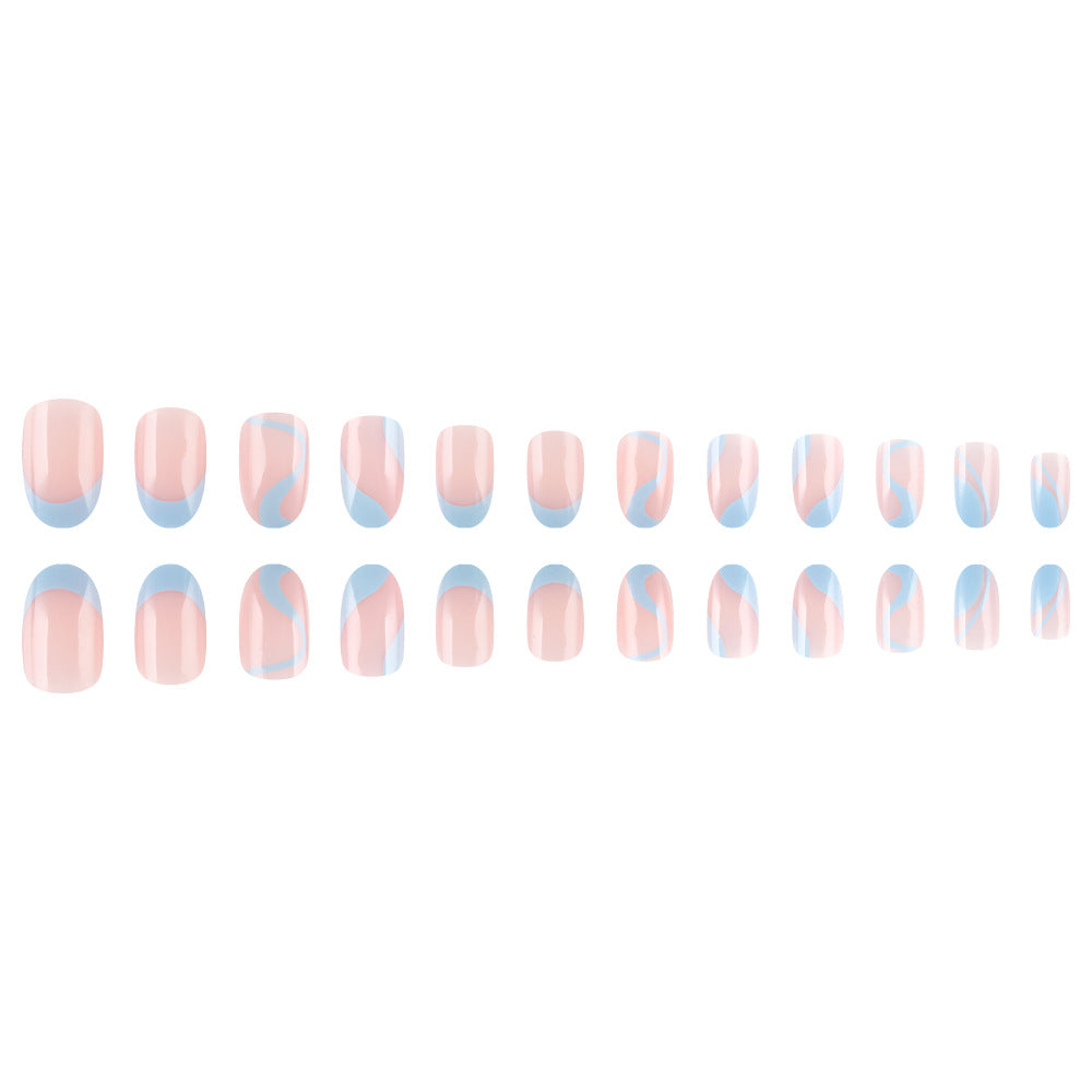 Künstlerisches French Tip Nageldesign Karnz
