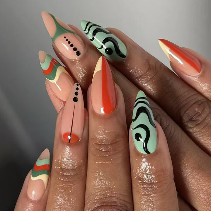 Künstlerische Nagelkunst Karnz