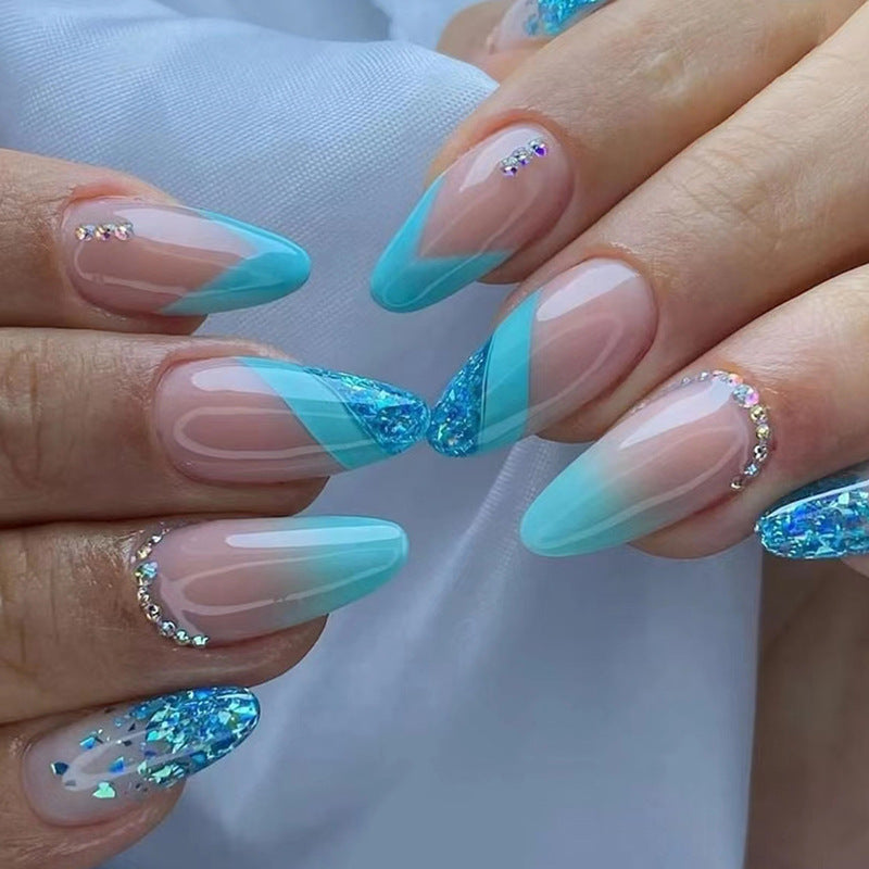 Stylische Glitzer Ombre Nagelspitzen Karnz