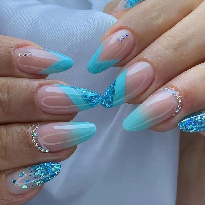 Stylische Glitzer Ombre Nagelspitzen Karnz