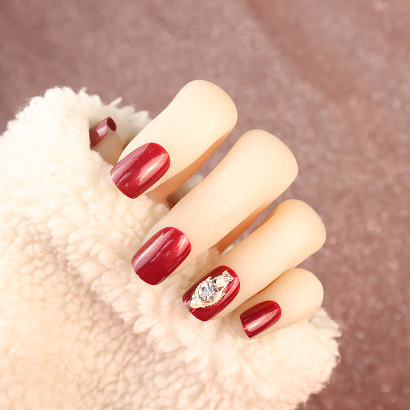 Luxuriöses Press-On-Nail-Art-Set mit Strassakzenten Karnz