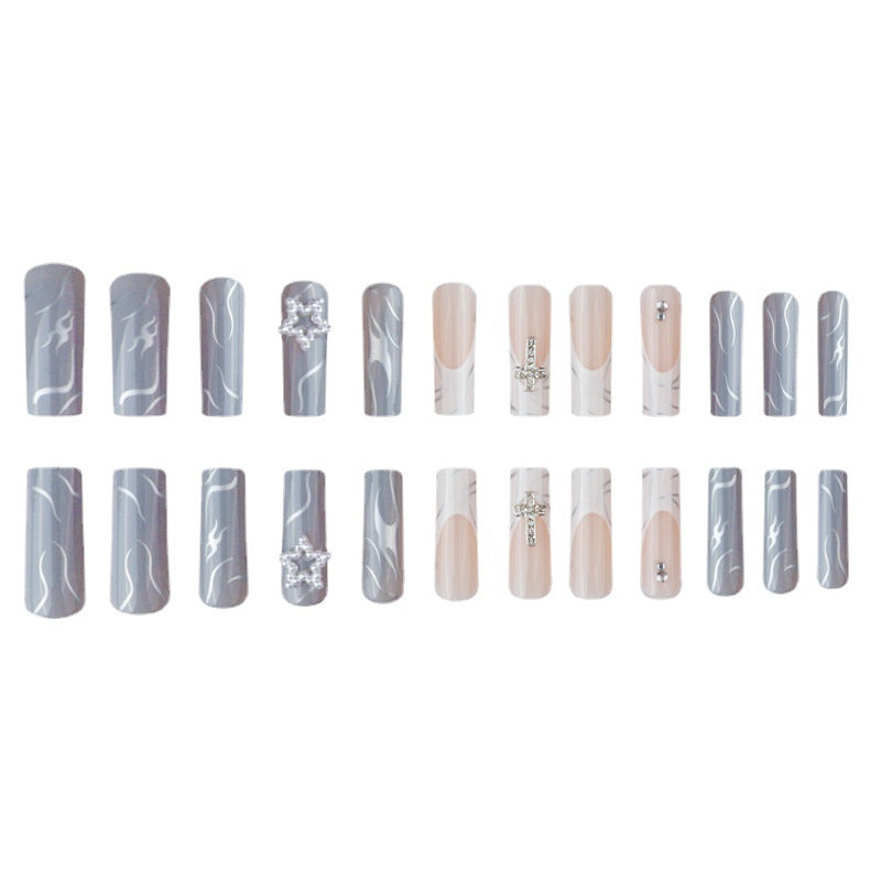 Stylische Lange Acryl-Nagelverlängerungen mit Edelsteinakzenten Karnz