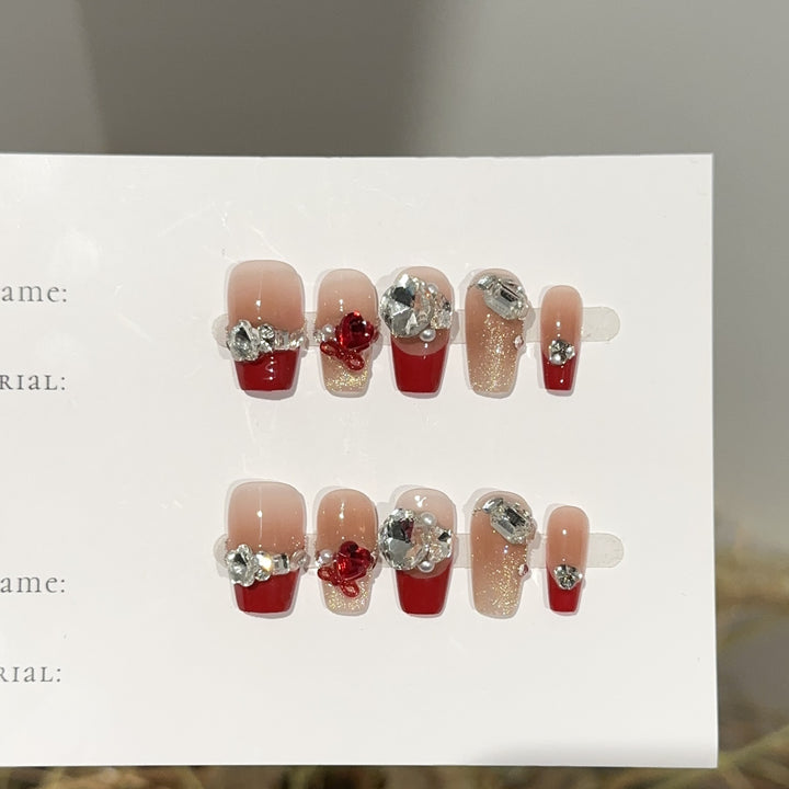 Dekoratives Press-On Nagelkunstset mit Edelsteinakzenten