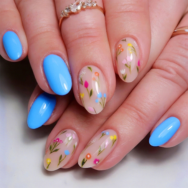 Detailliertes florales Design Press-On Nagelset Karnz