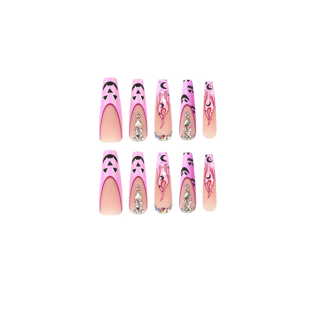 Künstliche Nagelkunst mit festlichem Design und Glitzervariationen Karnz