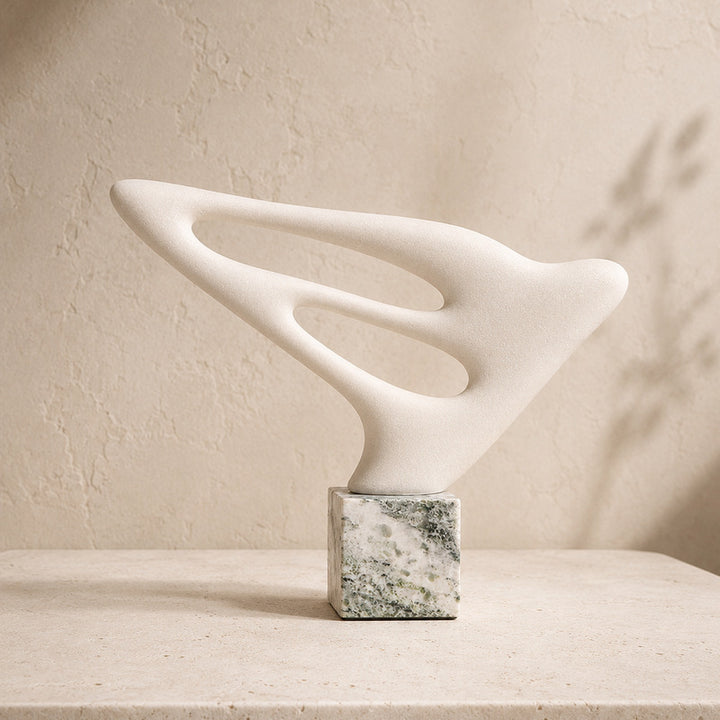 Künstlerische abstrakte figurative Skulptur